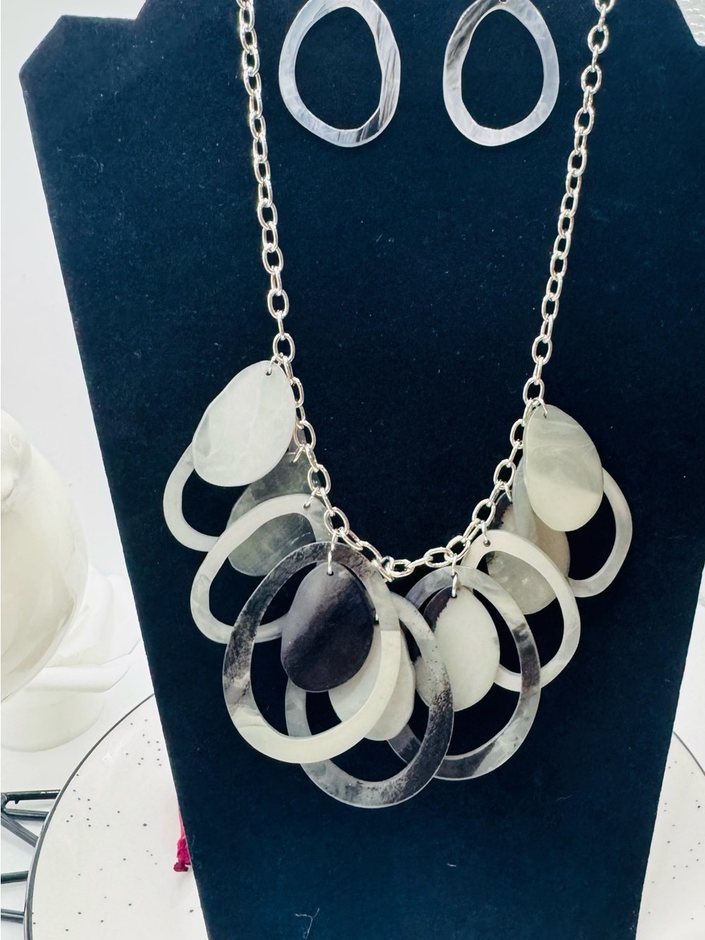 Black and Grey Acrylic Oval Statement Necklace & Earrings Set - Picture 4 of 4